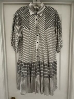 Easel Relaxed Fit Swing Dress w/ Pockets